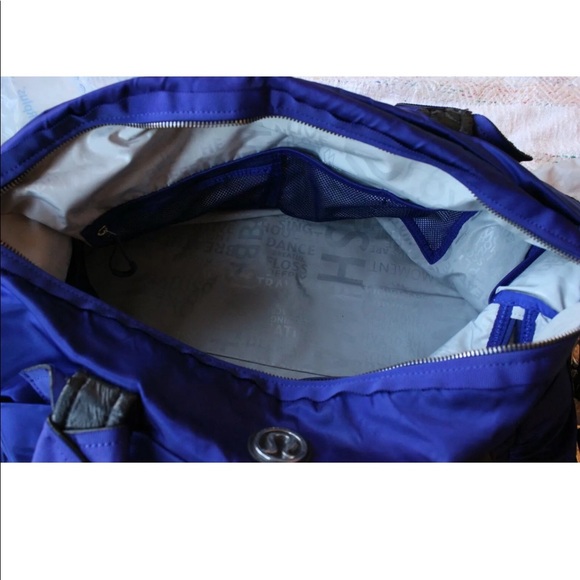 Lululemon Destined for Greatness Ruched Duffle Bag - Picture 4 of 10